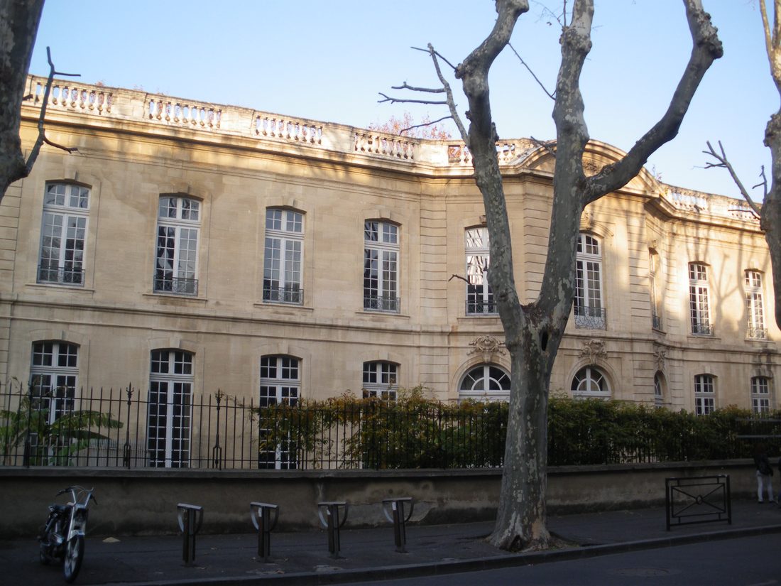 La façade du XVIIIe siècle de l'hôtel de Caumont, à Avignon, qui abrite la Collection Lambert